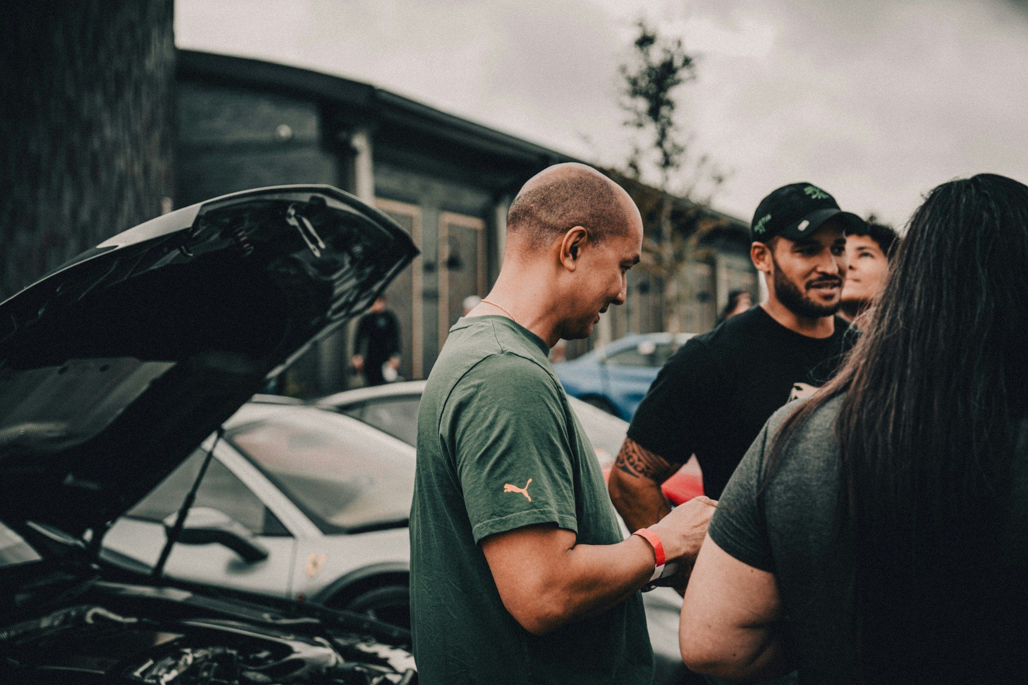 A service advisor handing keys to a customer
